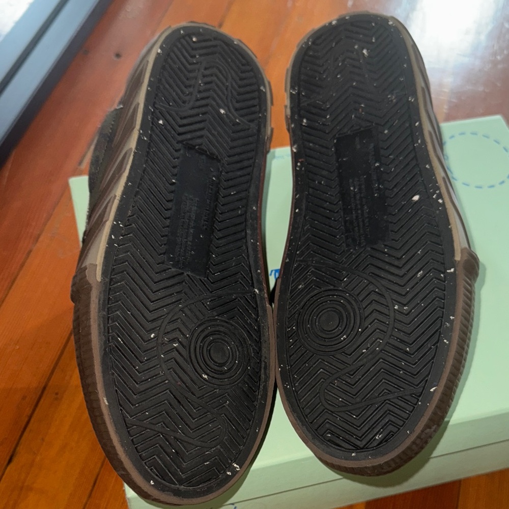 Off-White Camouflage Sneakers with Black Accents - Picture 8 of 10
